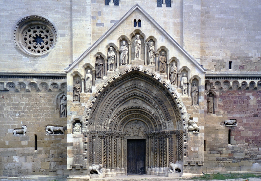 Poradnik: Jak Pozycjonować Trudne Frazy – Kompletny poradnik 2026